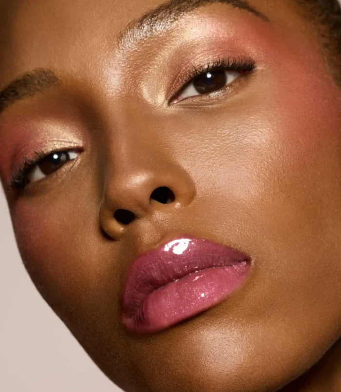 FB_FALL24_T2BEAUTY_COREREFRESH_GLOSSBOMB-ORIGINAL_RIRI_LAINER_1200X1500_72DPI FB_FALL24_T2BEAUTY_COREREFRESH_GLOSSBOMB-ORIGINAL_RIRI_LAINER_1200X1500_72DPI