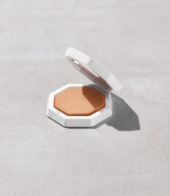 FB_SPR24_T2PRODUCT_ECOMM_DEMIGLOW_HIGHLIGHTER_TROPHIES_IN_TRUFFLE-_002_sRGB72